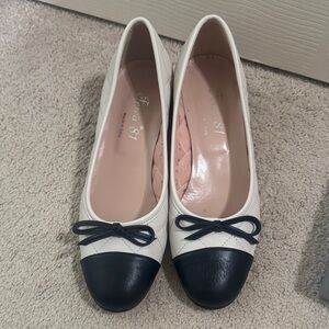 Chic Two-Tone Bow Flats